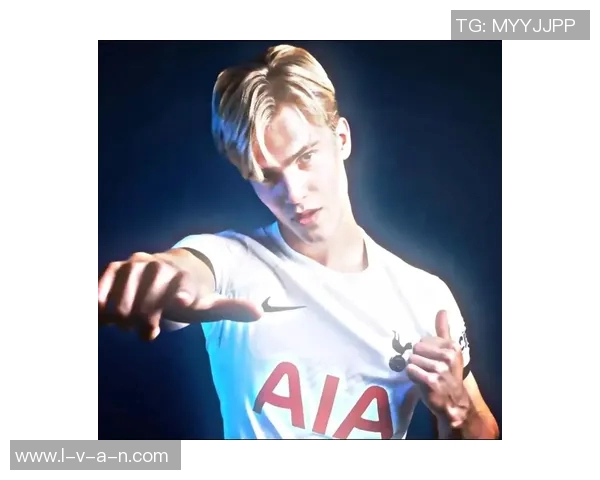 早期足球帅哥球星回顾与传奇故事 探索他们的风采与影响力