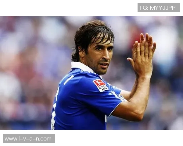 沙滩足球球星风采展示：从海滩到赛场的精彩瞬间与传奇故事