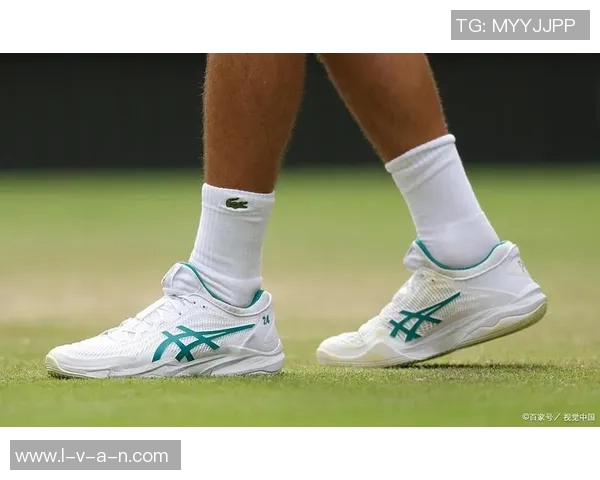 穿彪马足球鞋的球星们展现速度与力量的完美结合